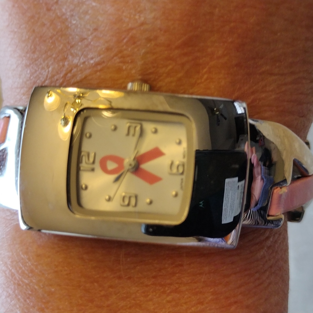 Geneva platinum cancer awareness watch.